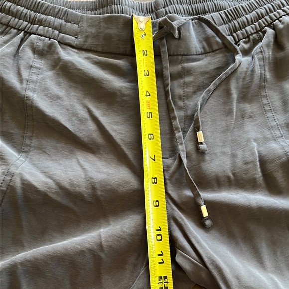 Old Navy women’s Grey Bottoms - Picture 3 of 10
